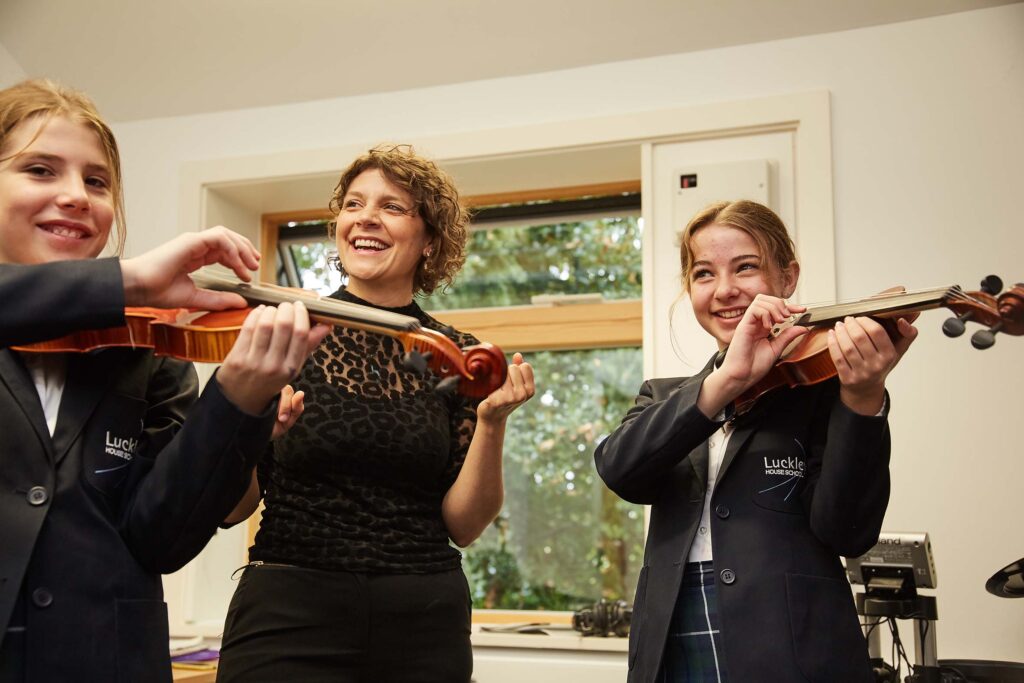 students playing the violin